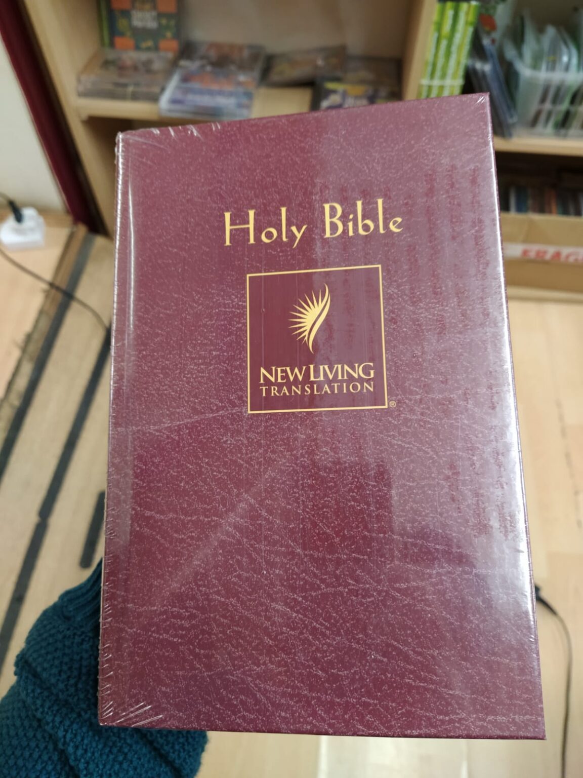 Holy Bible New Living Translation By Tyndale House Publishers Hardback Mahanayim